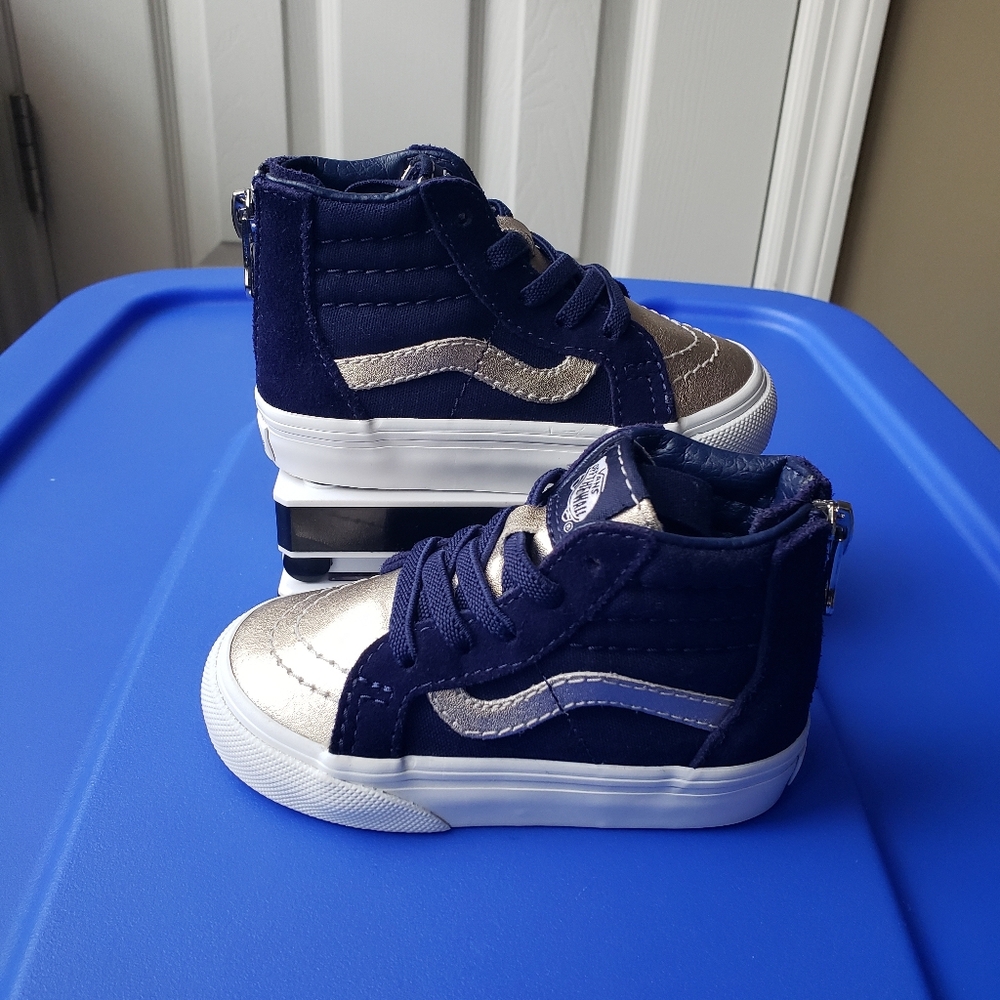 Vans - Picture 4 of 4